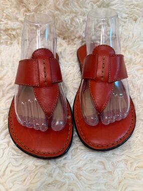 Born Women’s Red Leather Thong Sandals size 7